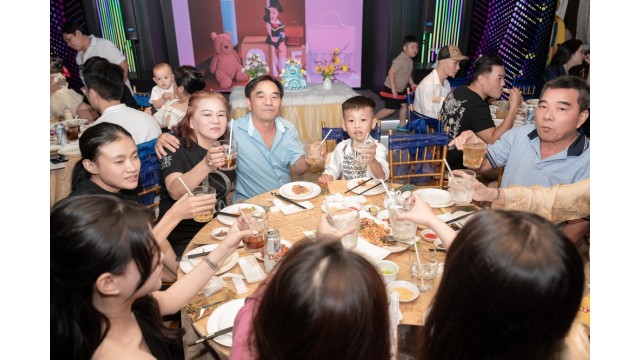 Tiệc liên hoan